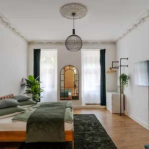 stilvolle-altbauwohnung-in-kreuzberg.find-berlin-hotels.com/